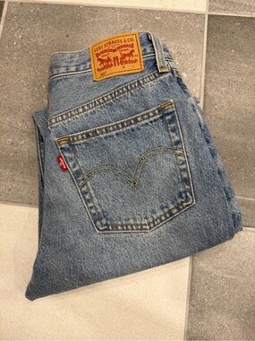 Levi's Men's Light Blue Straight Jeans with Red Tab